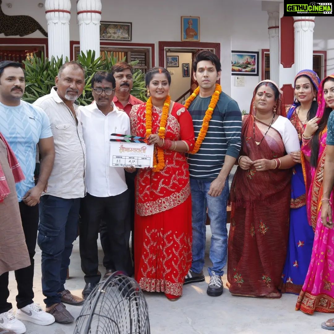Anjana Singh Instagram - भोजपुरी फिल्म -" सौभाग्यवती " की शूटिंग शुरू l @akashgaharwar @anjana_singh_ @shraddhanjaliyadav @prernasharmaofficial @itskajal_pandey_actress @actor_prashatsingh @saahilsiddiquiofficial @sanjeevboharpi @sandeep_jurno @satyendrasingh2757 @thesajanmishra @neelabh.tiwari.56 #muhurat #bhijourimovie #akashgaharwar #anjanasingh #sunny #umeshsingh #shraddhanaval #prernasushma #kajalpandey #sahilsiddiqui #satyaprakash #satyendrasingh #sanjeevboharpi #vijaymondal #surendramishra #sajanmishra #neelabhtiwaricreations #sandeepsingh