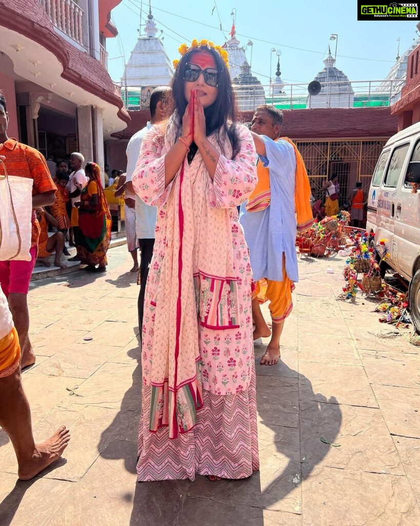 Anjana Singh Instagram - Har Har Mahadev 🙏🏻🙏🏻 बाबा बैद्यनाथ मंदिर, देवघर - Baba Baidyanath Temple, Deoghar