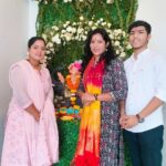 Anjana Singh Instagram - आज अंजना सिंह जी के घर पे गणपति बप्पा के हुवे दर्शन 💐🙏😍 बहुत खूबसूरत पल 😍💃🏿
