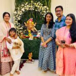 Anjana Singh Instagram - गणपति दर्शन at Anjana Singh’s home with रागिनी ,रुमझुम & अदिति .. Mumbai - मुंबई