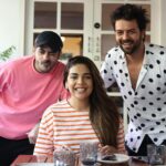Anjum Fakih Instagram - 🧿♥️🤗 #throwback #lafamilia 📸 @shadank_photography