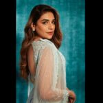 Anjum Fakih Instagram - #HappyDussehra 🙏🏼 . Styled by @kapoormohit888 Photography @maanoj77 Hair & makeup @beautybythebeastt Jewellery @deepkiran_jwellers_ Outfit @frontierphagwara