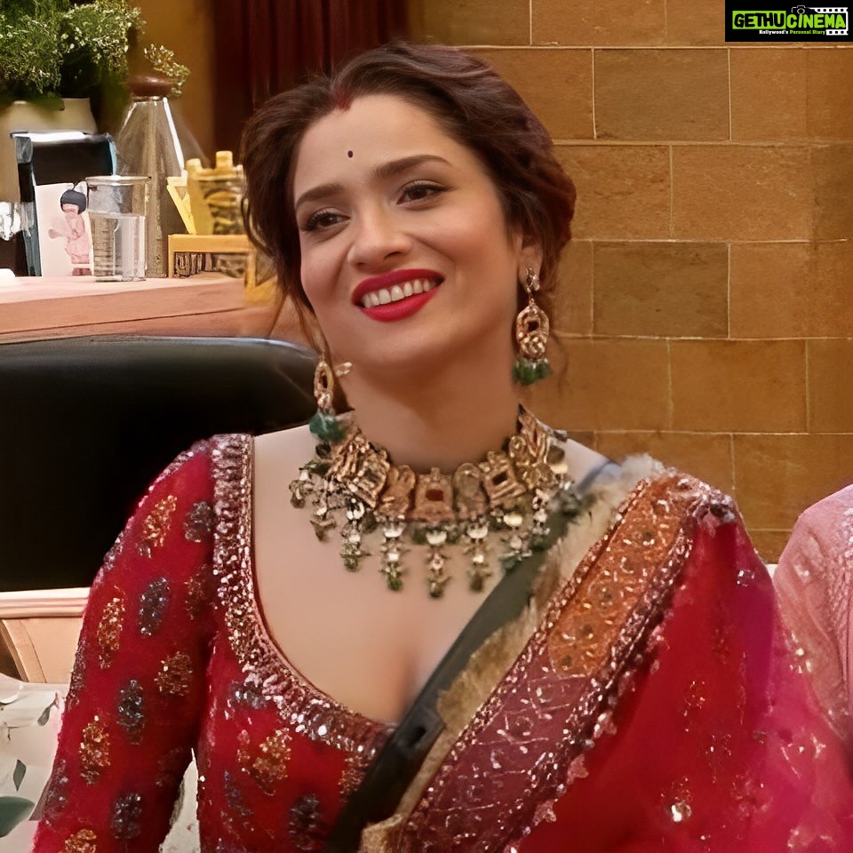 Ankita Lokhande Instagram - Her regal red look deserves a crown 👑❤️ @realvikasjainn @colorstv @beingsalmankhan @officialjiocinema @endemolshineind #AnkitaLokhandeJain #Diwali #AnViInBiggBoss17 #BiggBoss #BB17 #DilDimaagAurDum #Colors #SalmanKhan #JioCinema