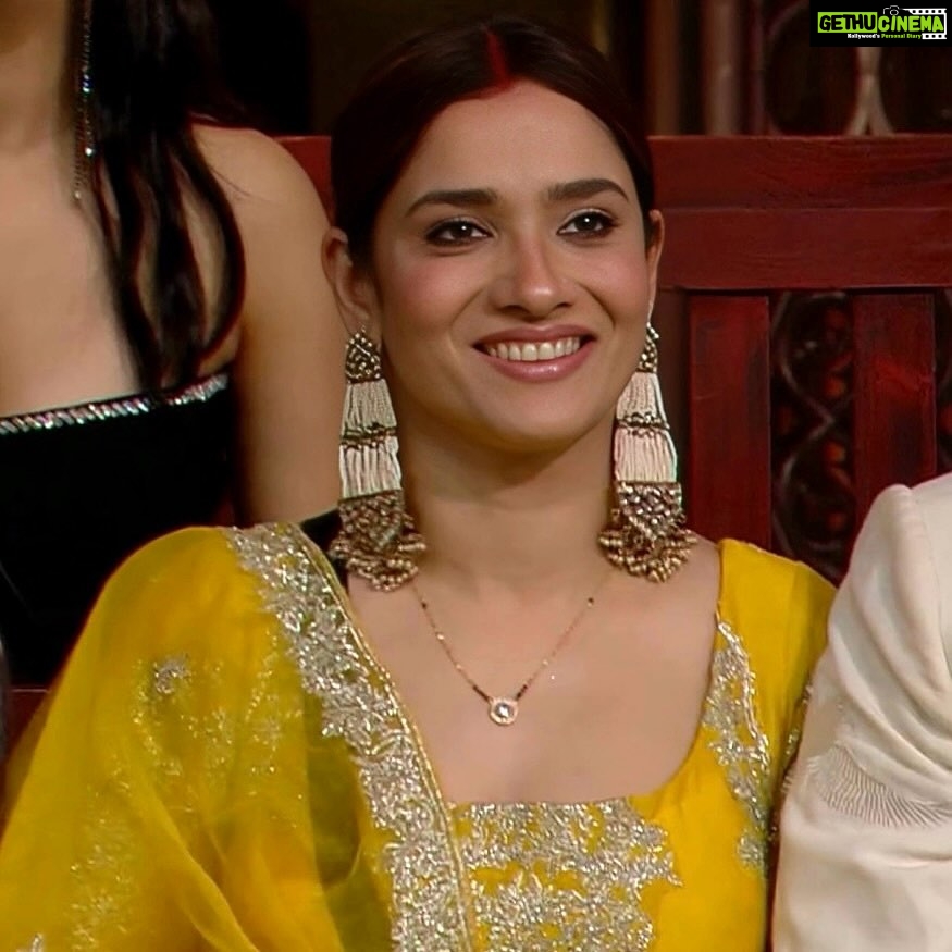 Ankita Lokhande Instagram - Setting the trend right β
So beautiful, so elegant...just looking like a WOW in laddoo peela color ππ€π» @designmachinesuitslive Credits:- Outfit: @kalighataindia x @vansh_singh888 Jewellery: @rimayu07 Styled By: @hemlataa9 @stylebyhemlataa Assisted By: @saloni142_ @haaute @colorstv @beingsalmankhan @officialjiocinema @endemolshineind #AnkitaLokhandeJain #AnViInBiggBoss17 #WeekendKaVaar #TraditionalLook #BiggBoss #BB17 #DilDimaagAurDum #Colors #SalmanKhan #JioCinema