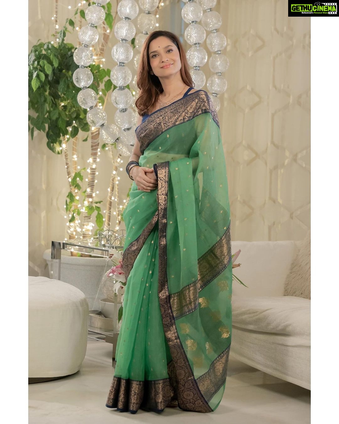 Ankita Lokhande Instagram - छबीदार छबी ती तोर्यात उभी, वाटतय अस की अप्सरा आली 💚✨ Jewellery: @orrajewellery Styled By: @hemlataa9 @stylebyhemlataa Assisted By: @saloni142_ @haaute @colorstv @beingsalmankhan @officialjiocinema @endemolshineind #AnkitaLokhandeJain #Saree #AnViInBiggBoss17 #BiggBoss #BB17 #DilDimaagAurDum #Colors #SalmanKhan #JioCinema