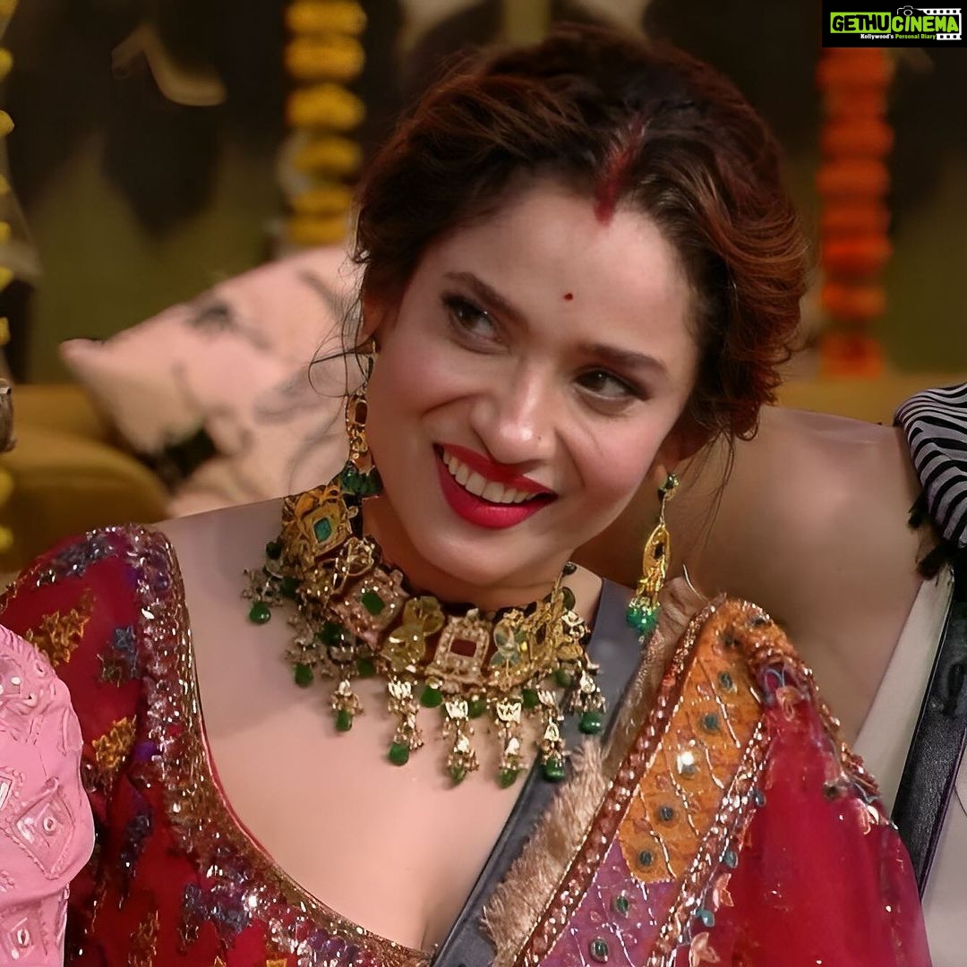 Ankita Lokhande Instagram - Her regal red look deserves a crown 👑❤️ @realvikasjainn @colorstv @beingsalmankhan @officialjiocinema @endemolshineind #AnkitaLokhandeJain #Diwali #AnViInBiggBoss17 #BiggBoss #BB17 #DilDimaagAurDum #Colors #SalmanKhan #JioCinema
