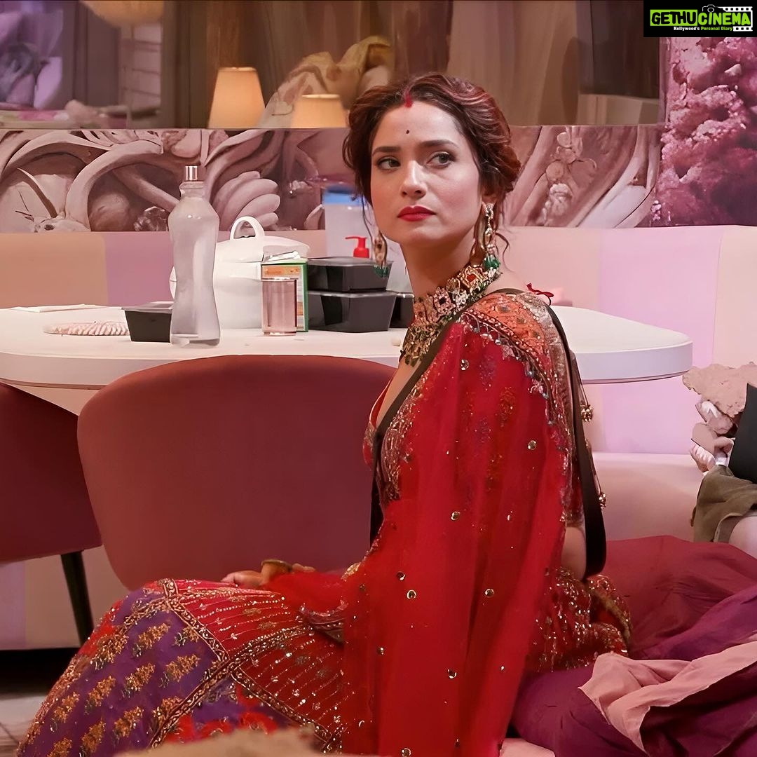 Ankita Lokhande Instagram - Her regal red look deserves a crown 👑❤️ @realvikasjainn @colorstv @beingsalmankhan @officialjiocinema @endemolshineind #AnkitaLokhandeJain #Diwali #AnViInBiggBoss17 #BiggBoss #BB17 #DilDimaagAurDum #Colors #SalmanKhan #JioCinema