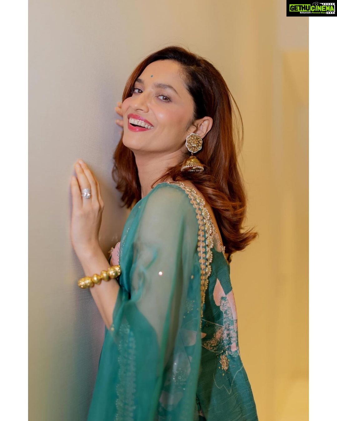 Ankita Lokhande Instagram - Happy Dhanteras to everyone celebrating! ✨♥️ @colorstv @beingsalmankhan @officialjiocinema @endemolshineind Credits:- Outfit: @ivorybydipika Jewellery: @womencode.in @radhya_jewellery Styled By: @hemlataa9 Assisted By: @saloni142_ @haaute #AnkitaLokhandeJain #VickyJain #HappyDhanteras #Dhanteras2023 #AnViInBiggBoss17 #BiggBoss #BB17 #DilDimaagAurDum #Colors #SalmanKhan #JioCinema
