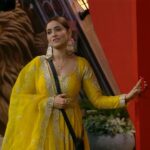 Ankita Lokhande Instagram - Setting the trend right ✅ So beautiful, so elegant...just looking like a WOW in laddoo peela color 💛🤌🏻 @designmachinesuitslive Credits:- Outfit: @kalighataindia x @vansh_singh888 Jewellery: @rimayu07 Styled By: @hemlataa9 @stylebyhemlataa Assisted By: @saloni142_ @haaute @colorstv @beingsalmankhan @officialjiocinema @endemolshineind #AnkitaLokhandeJain #AnViInBiggBoss17 #WeekendKaVaar #TraditionalLook #BiggBoss #BB17 #DilDimaagAurDum #Colors #SalmanKhan #JioCinema