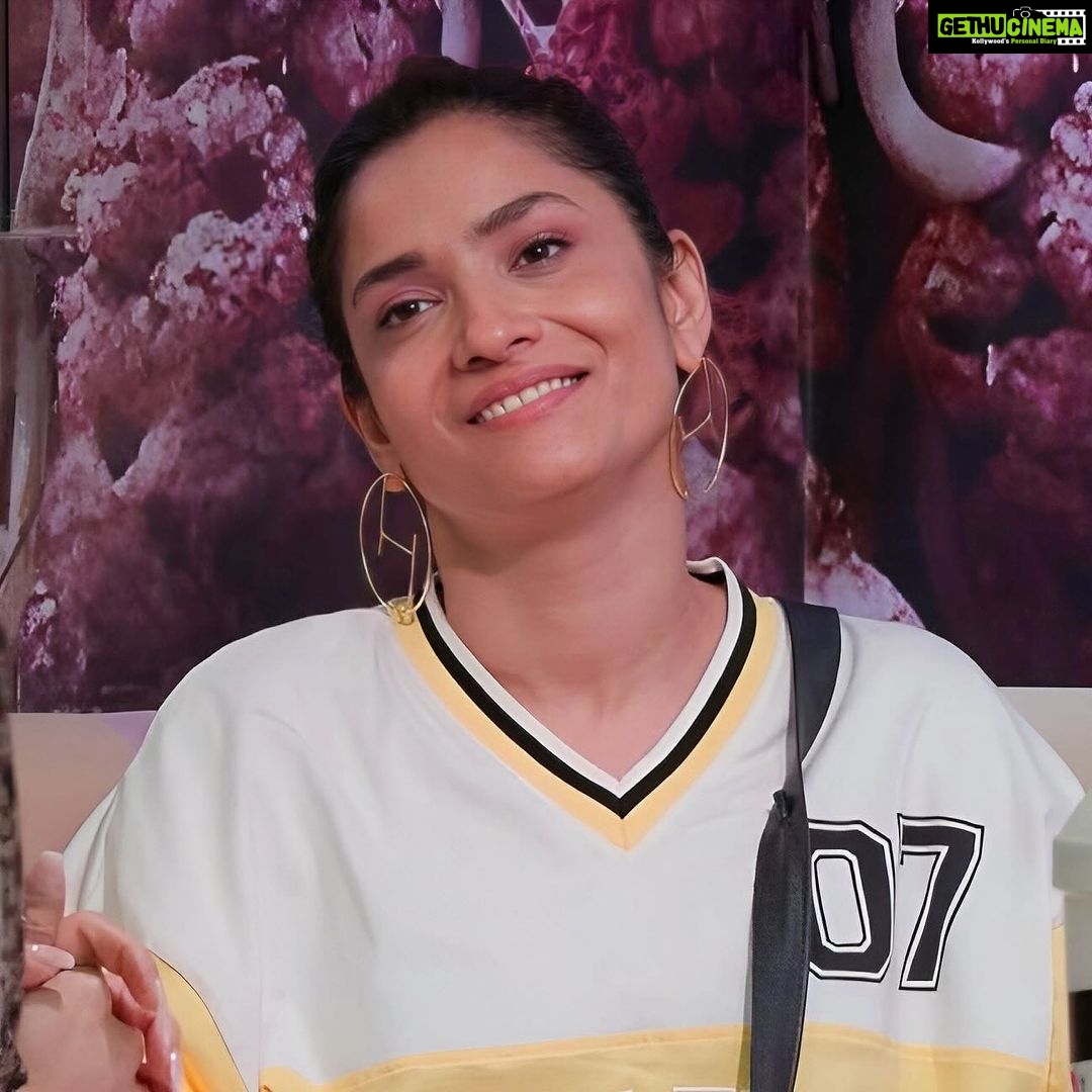 Ankita Lokhande Instagram - Everytime she smiles, Camera man jaldi focus karo 📸 @colorstv @beingsalmankhan @officialjiocinema @endemolshineind Credits:- Outfit: @thesouledstore Styled By: @hemlataa9 @stylebyhemlataa Assisted By: @saloni142_ @haaute #AnkitaLokhandeJain #AnViInBiggBoss17 #BB17 #DilDimaagAurDum #Colors #SalmanKhan #JioCinema