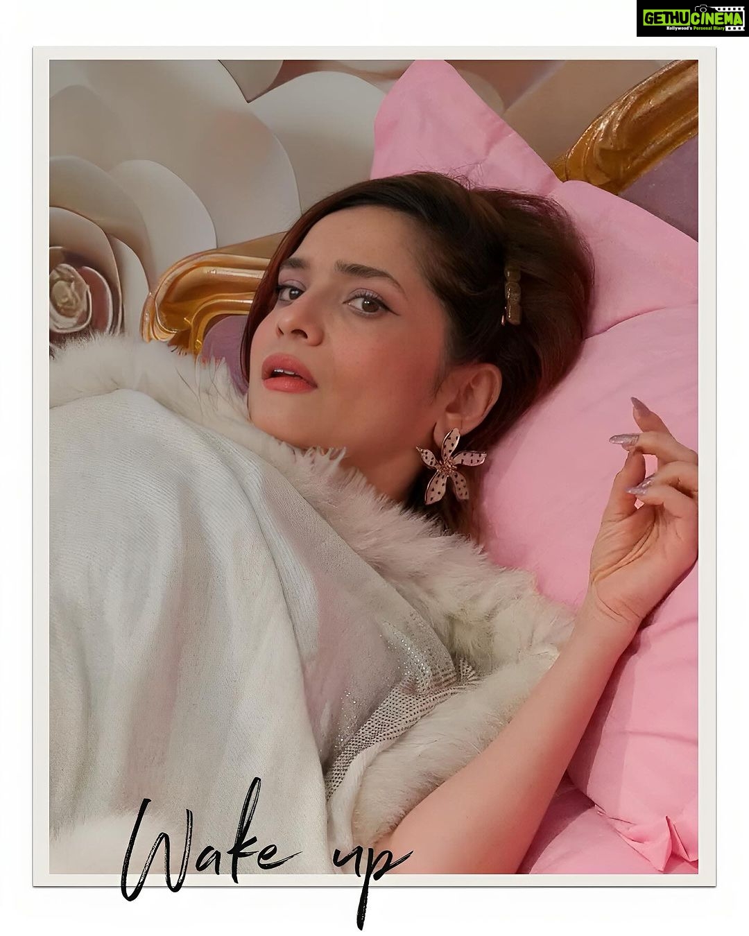Ankita Lokhande Instagram - From sunrise to sundown, it's a loop that we don't mind π @colorstv @beingsalmankhan @officialjiocinema @endemolshineind Credits:- @houseofcomfort.in @bellofox @earth_byblancora @publiquedom Styled By: @hemlataa9 @stylebyhemlataa Assisted By: @saloni142_ @haaute Tags #AnkitaLokhandeJain #AnViInBiggBoss17 #LifeLately #BB17 #DilDimaagAurDum #Colors #SalmanKhan #JioCinema