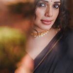 Ann Augustine Instagram - 🐞 #smellofwetearth #saree #forestgreen #jewelleryaddict #ladybug #silverlove #coffeeaddict #artlover