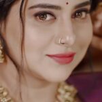 Anna Rajan Instagram - Happy Onam🫶🏻🥰🥰 Videography @nirakoottu__creation Makeup @vini_makeup_artist_ Hair @reenasajil Jewellery @alameen_fashion_jewels Costume @ansisiyad #onam #onam2023 #newbeginnings #newlife #newlisting #trendsetter #trending #new #newreels #newmusic #flowers #kerala #kerala🌴 #keralatourism #keralaonam2023 #live #smile #happy