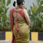 Anna Rajan Instagram - Just looking like a wow ........ #Mua @vini_makeup_artist_ Costume @vini_makeup_artist_ Videography & editing @nirakoottu__creation @mr_.90s Jewellery @alameen_fashion_jewels . #viral #viralcaption #actress #saree #sareelove #sareefashion #annaspeeks #lichy #smile #rising #heart #loved #star #fighter