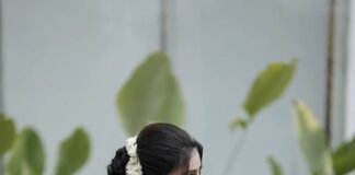 Anna Rajan Instagram - Just looking like a wow ........ #Mua @vini_makeup_artist_ Costume @vini_makeup_artist_ Videography & editing @nirakoottu__creation @mr_.90s Jewellery @alameen_fashion_jewels . #viral #viralcaption #actress #saree #sareelove #sareefashion #annaspeeks #lichy #smile #rising #heart #loved #star #fighter