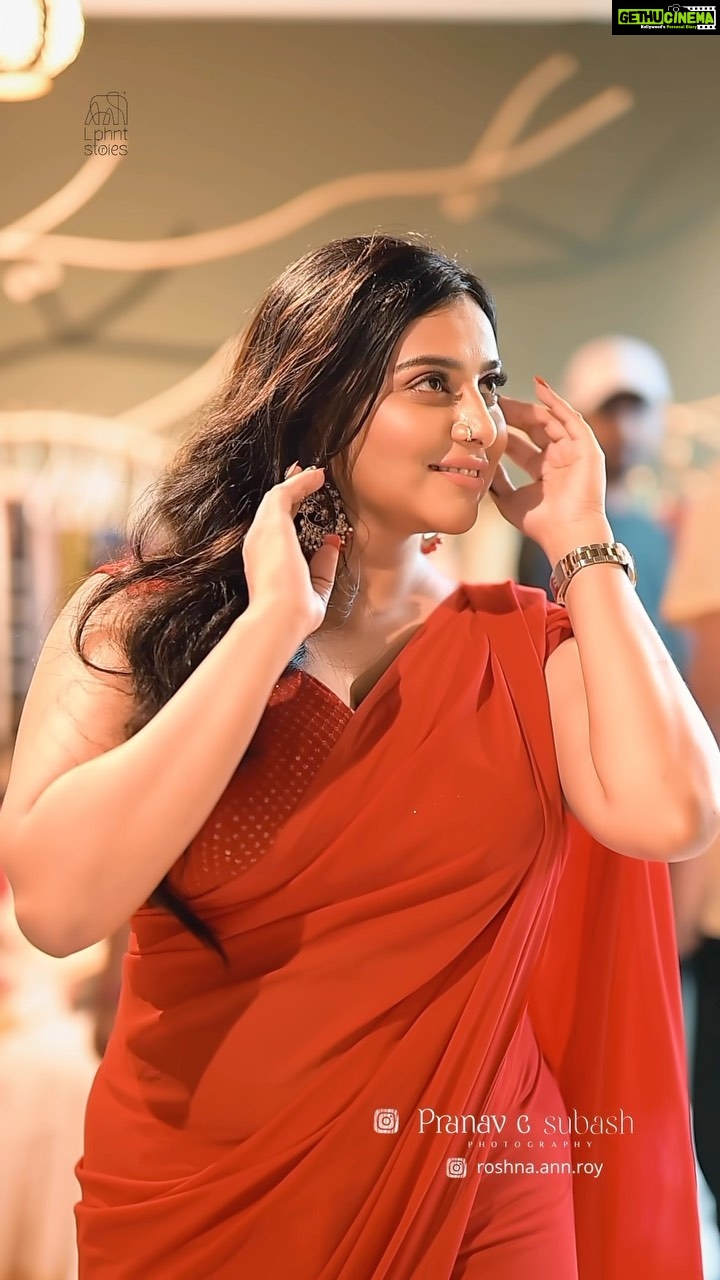 Anna Rajan - 167.4K Likes - Moment’s of “LPHNTSTORIES “ Inaguration function ✌🏽🫶🏽 @lphntstories.by.roshna ❤️
Thank u dear Anna. …. 🤎 @annaspeeks ❤️♥️
Her costume : @calico__boutique
Mua : @bits_of_beauty_by_bhavikanair
@jaush_an 🤎🫶🏽
DOP : @pranavcsubash_photography
Cuts : @abhishek.g_a
#lphntstories #inaguration #annareshmarajan #lichi #annaspeaks #annarajan #annalichi #angamalidiaries #annareshmarajan #malayalamactress #honeyrose #roshnaannroy #lphnt #botiqueinaguration #keralainaguration #kerala #bridalstore #weddingstorekerala #photoshoot #photography #pranavcsubashphotography #makeupartist #keralamakeup #keralagram #keralainagurations