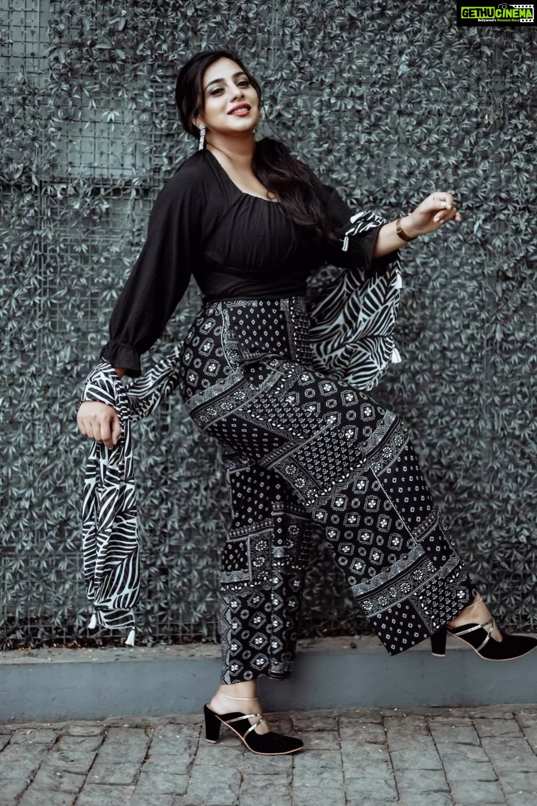 Anna Rajan Instagram - Free yourself from all the negativity MUA @jaush_an Click @r_s_syam_krish