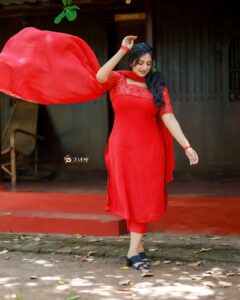 Anna Rajan Instagram - The ultimate cure RED. Click @3leaf_photography  Costume @shawli_aluva #red #love #risen #sucess #fighting