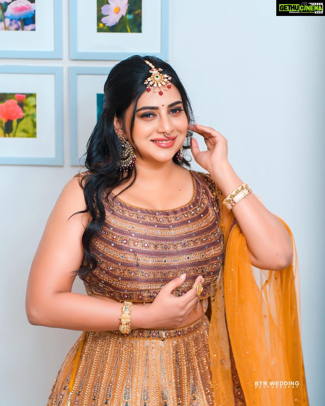 Anna Rajan Instagram - #keralapiravi #kerala #november1. Mua @vini_makeup_artist_ Costume @sappuz_rental_costume Photography @btr_wedding_photography Jewellery @alameen_fashion_jewels #annaspeeks #lichi #actress #smile #gettinglifebackontrack ❤️❤️❤️❤️