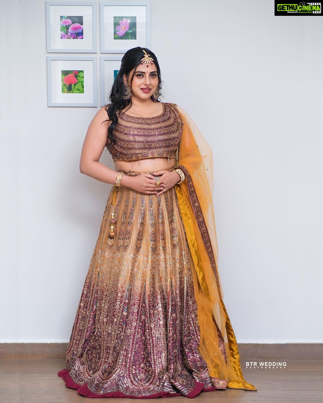 Anna Rajan Instagram - #keralapiravi #kerala #november1. Mua @vini_makeup_artist_ Costume @sappuz_rental_costume Photography @btr_wedding_photography Jewellery @alameen_fashion_jewels #annaspeeks #lichi #actress #smile #gettinglifebackontrack ❤️❤️❤️❤️