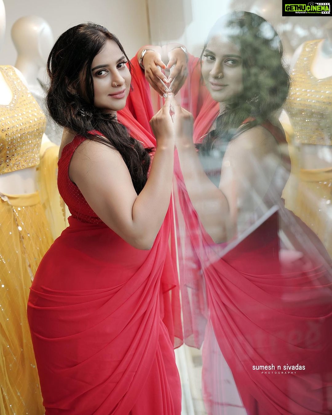 Anna Rajan Instagram - Red has always been my colour 🌹🌹🌹#red #annasppeks #redsaree #anna #actress #love #redlove #new #newpost