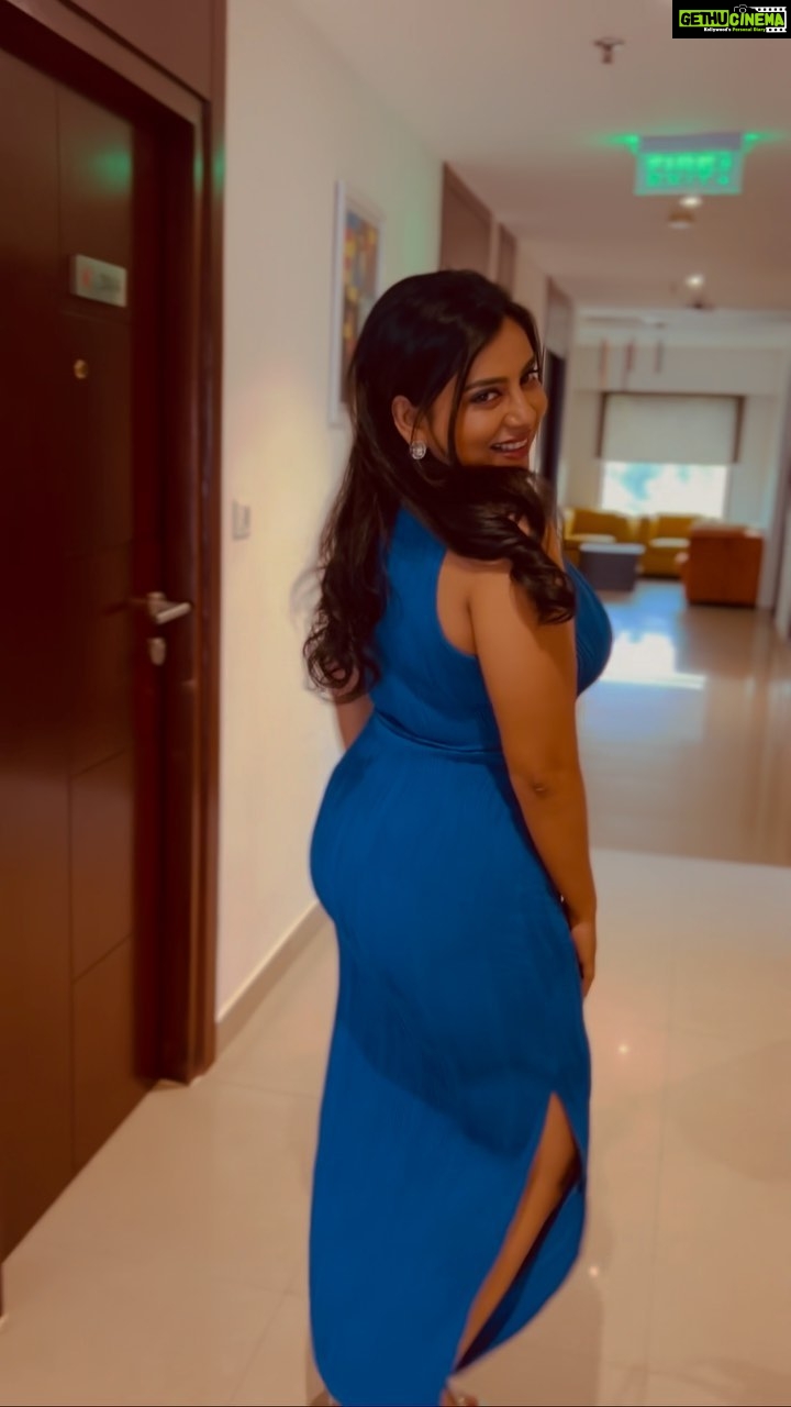 Anna Rajan - 39.9K Likes - Its simple, its infinite, its forever.............
Mua @jaush_an Video @jaush_an Earrings @alameen_fashion_jewels #blue #bluecolor #annarajan #lichi #inauguration #love #eyes #loveblue #smile #annama #newbeginnings #forever #newpost #newvideo #newmusic #actress #malayalam #malayalamactress #tissot #selflove #selfrespect 🐝