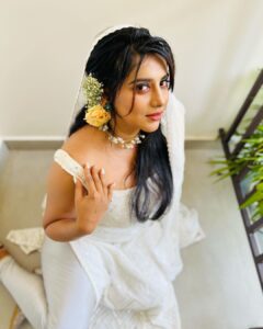 Anna Rajan Instagram - I drifted from snow-white to ......... dress @shawli_aluva  MUA @jaush_an  #white #actress #new #newpost #whitelove #snowwhite #love