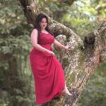 Anna Rajan Instagram - Actress @annaspeeks Dop @bigil.benoy Makeup and hair @vini_makeup_artist_ Ornaments @alameen_fashion_jewels Costume @iha_designs #annarajan #bigilbenoy #malayalamcinema #mallureels #reels #heeriye