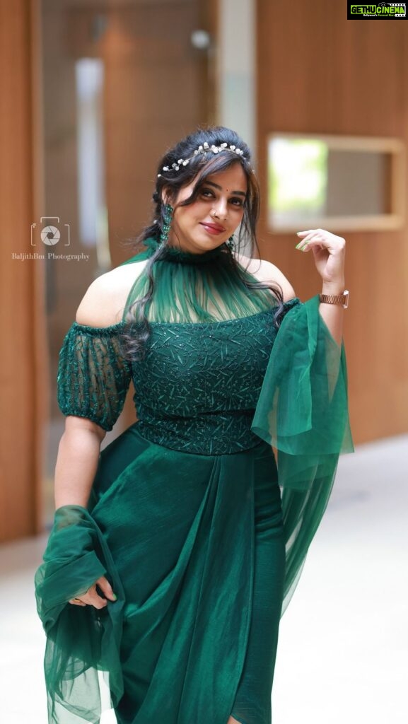 Anna Rajan Instagram - If said not good for me until u realise u are good for yourself Click @baljithm Costume designed @shawlipage @kabershapm MUA @surya_makeupartist__ #green #anna #lichi #love #selfrespect #movies #actress #
