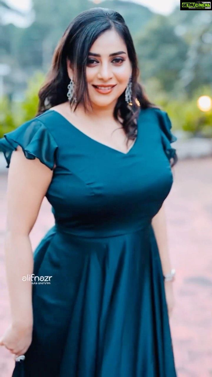 Anna Rajan - 30.7K Likes - Never give up because great things take time. Costume @nova_fashion_boutique_by_brind Mua @vini_makeup_artist_ Editing @alifnazr Videography @yadhukrishnan_tcr
Jewellery @sappuz_rental_costume #anna #new #newreels #newreel #lichi #annaspeeks #loveislove #smile #beautiful #positivity #healing