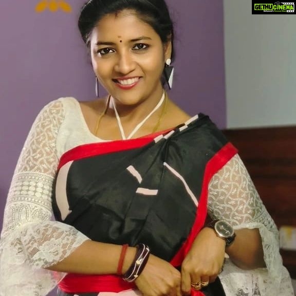 Annabharathi Berchmans Instagram - " வெள்ளை என்பதால் நீலம் போட்டு வெளுக்கப்பட்டது. கருப்பு என்பதால் அழுக்கு தாங்கும் என்று ஒதுக்கப்பட்டது. துணிகளிலும் நிறப் பாகுபாடு.. ஆனால் உண்மை அழகிற்கு நிறம் இல்லை சில அறிவிலிகளுக்கு இது எட்டுவதில்லை" இனிய ஞாயிறு காலை வணக்கம் நண்பர்களே ❤