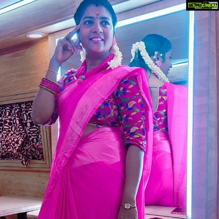 Annabharathi Berchmans Instagram - " முதல் முறை விழுந்து விட்டோம் என்று பயந்துவிட்டால் மிதிவண்டி ஓட்ட கூட பழகி இருக்க முடியாது வாழ்க்கையும் அது போல தான் .." இனிமையான ஞாயிறு வணக்கம் நண்பர்களே ❤🎤🙏 #Annabharathi #anbudanannabarathi #happysunday