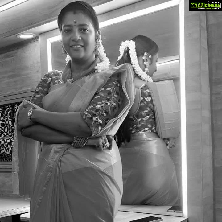 Annabharathi Berchmans Instagram - " முதல் முறை விழுந்து விட்டோம் என்று பயந்துவிட்டால் மிதிவண்டி ஓட்ட கூட பழகி இருக்க முடியாது வாழ்க்கையும் அது போல தான் .." இனிமையான ஞாயிறு வணக்கம் நண்பர்களே ❤🎤🙏 #Annabharathi #anbudanannabarathi #happysunday