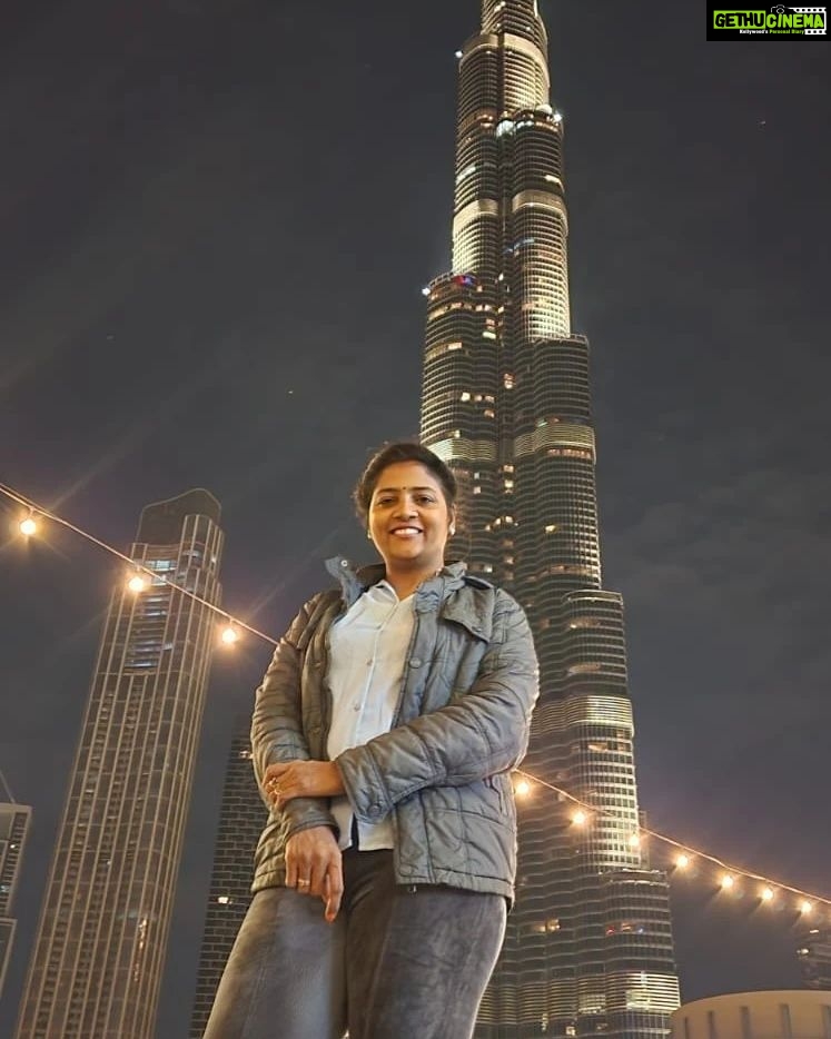 Annabharathi Berchmans Instagram - world tallest tower Burj Khalifa - Dubai #dubai #dubaiburjkhalifa #worldtallestower #burjkhalifa #annabharathi #anbudanannabharathi