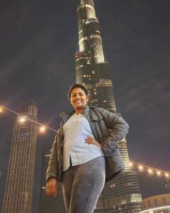 Annabharathi Berchmans Instagram - world tallest tower Burj Khalifa - Dubai
#dubai #dubaiburjkhalifa #worldtallestower #burjkhalifa #annabharathi #anbudanannabharathi