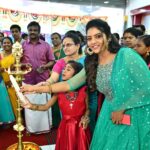 Annabharathi Berchmans Instagram – எங்கள் கோவில்பட்டியில் “VSA Fashions”  grand opening ceremony 💪❤
#Annabharathi #anbudanannabarathi #kovilpatti #kovilpatti_city #vsafashions #grandopening #grandopeningevent #GrandOpeningCeremony
beautiful makeup & hairstyle :@contourqueens_makeover