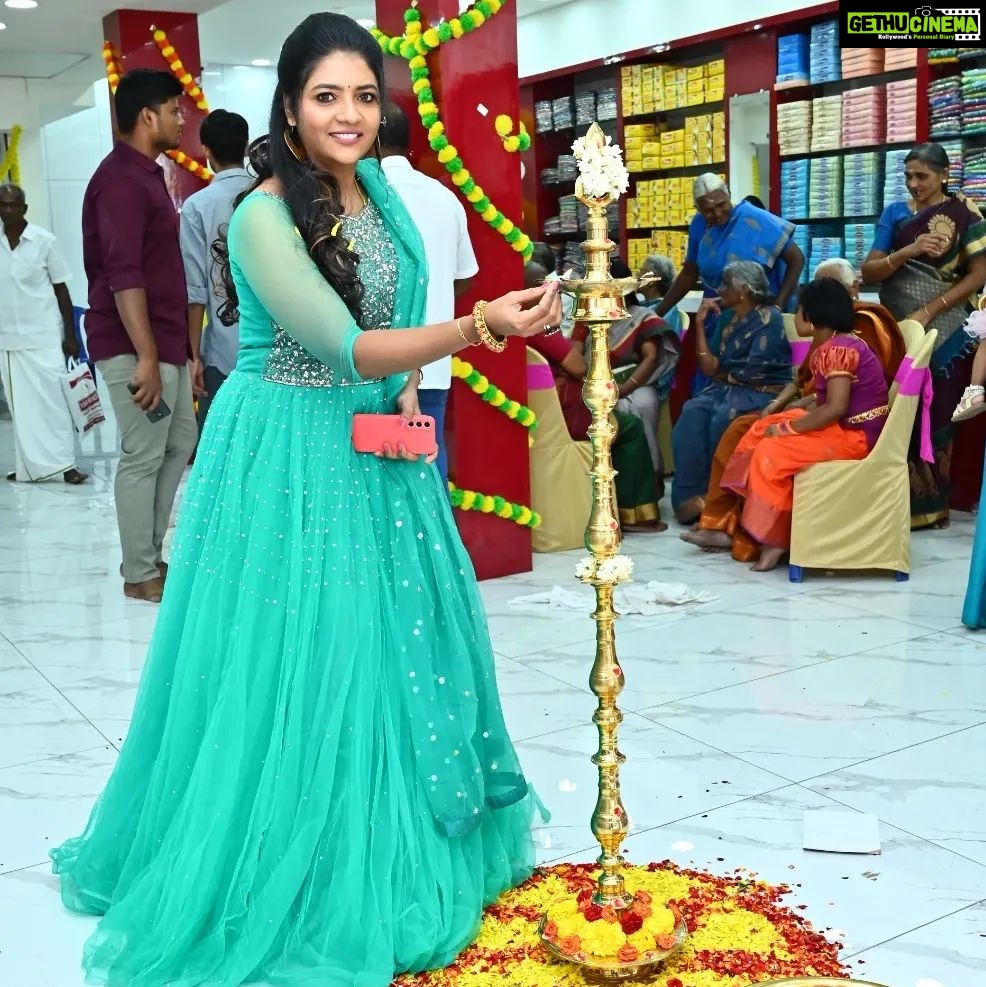 Annabharathi Berchmans Instagram - எங்கள் கோவில்பட்டியில் "VSA Fashions" grand opening ceremony 💪❤ #Annabharathi #anbudanannabarathi #kovilpatti #kovilpatti_city #vsafashions #grandopening #grandopeningevent #GrandOpeningCeremony beautiful makeup & hairstyle :@contourqueens_makeover