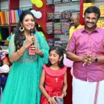 Annabharathi Berchmans Instagram - எங்கள் கோவில்பட்டியில் "VSA Fashions" grand opening ceremony 💪❤ #Annabharathi #anbudanannabarathi #kovilpatti #kovilpatti_city #vsafashions #grandopening #grandopeningevent #GrandOpeningCeremony beautiful makeup & hairstyle :@contourqueens_makeover