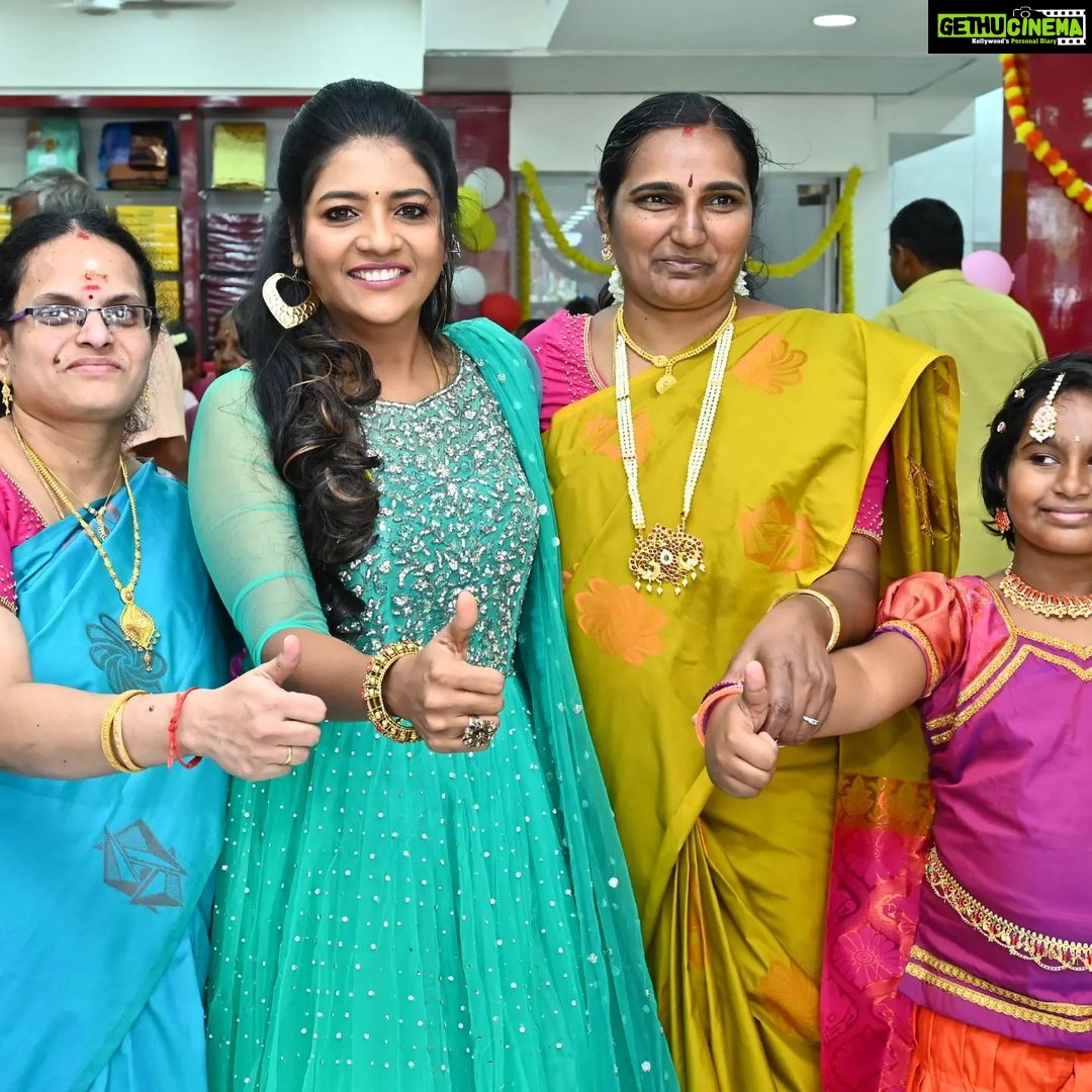 Annabharathi Berchmans Instagram - எங்கள் கோவில்பட்டியில் "VSA Fashions" grand opening ceremony 💪❤ #Annabharathi #anbudanannabarathi #kovilpatti #kovilpatti_city #vsafashions #grandopening #grandopeningevent #GrandOpeningCeremony beautiful makeup & hairstyle :@contourqueens_makeover
