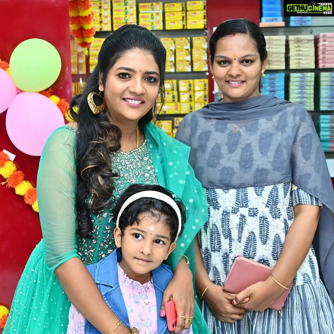 Annabharathi Berchmans Instagram - எங்கள் கோவில்பட்டியில் "VSA Fashions" grand opening ceremony 💪❤ #Annabharathi #anbudanannabarathi #kovilpatti #kovilpatti_city #vsafashions #grandopening #grandopeningevent #GrandOpeningCeremony beautiful makeup & hairstyle :@contourqueens_makeover