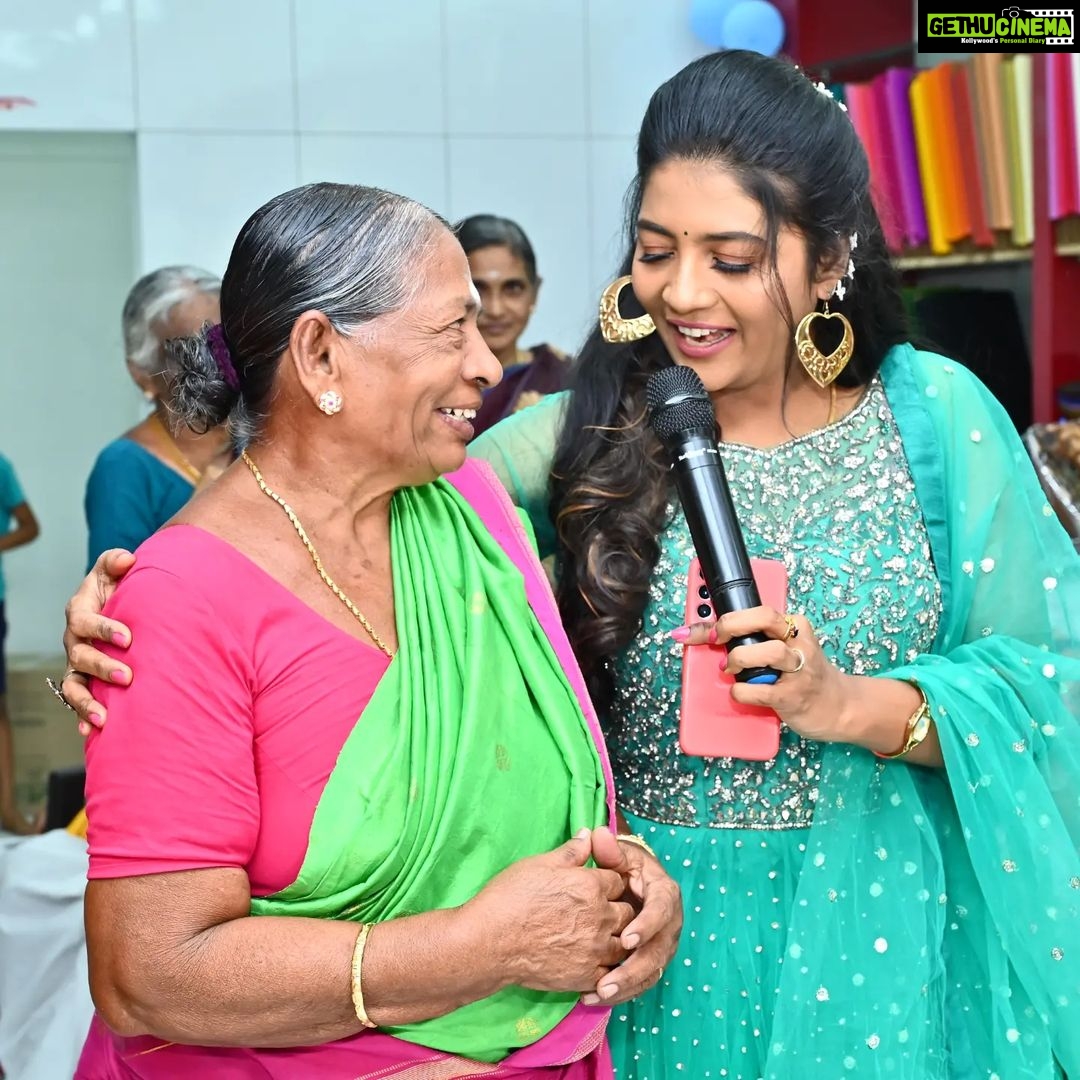 Annabharathi Berchmans Instagram - எங்கள் கோவில்பட்டியில் "VSA Fashions" grand opening ceremony 💪❤ #Annabharathi #anbudanannabarathi #kovilpatti #kovilpatti_city #vsafashions #grandopening #grandopeningevent #GrandOpeningCeremony beautiful makeup & hairstyle :@contourqueens_makeover