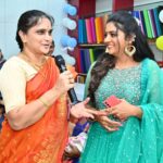 Annabharathi Berchmans Instagram - எங்கள் கோவில்பட்டியில் "VSA Fashions" grand opening ceremony 💪❤ #Annabharathi #anbudanannabarathi #kovilpatti #kovilpatti_city #vsafashions #grandopening #grandopeningevent #GrandOpeningCeremony beautiful makeup & hairstyle :@contourqueens_makeover
