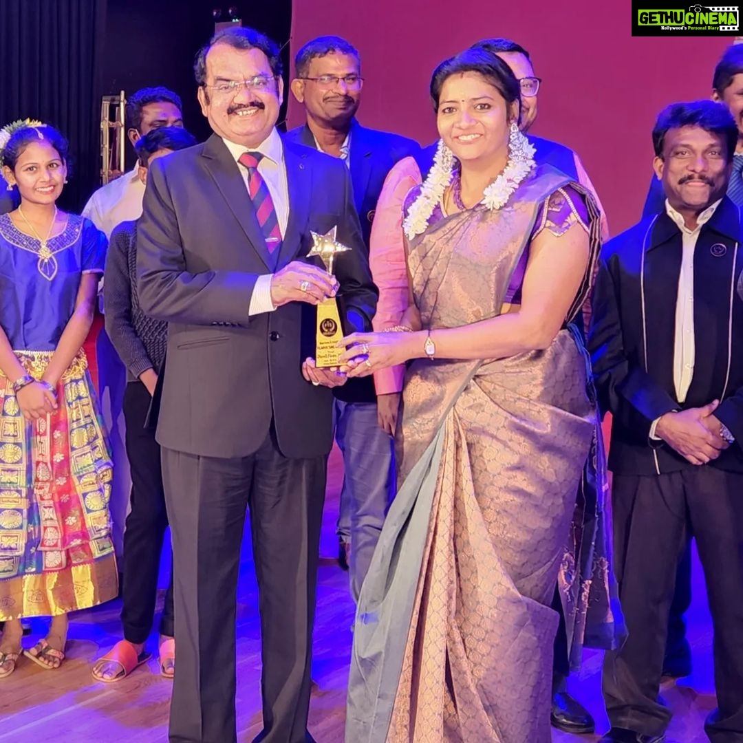 Annabharathi Berchmans Instagram - ஆகஸ்ட் 23 -நிலவின் தென் துருவத்தில் கால் பதித்த ஒரே நாடு நம் இந்தியா - (சந்திராயன் 3 ) மூலமாக இந்தியனாய் நாம் ஒவ்வொருவரும் பெருமைப்படுகிற தருணம் இது. இந்நிலையில், சந்திராயன் 1 - மயில்சாமி அண்ணாதுரை அவர்களின் பொற்கரங்களால் இந்த விருதைப் பெற்றுக் கொள்ளும் படங்களை உங்களிடம் பகிர்வதில் மிக்க மகிழ்ச்சி அடைகிறேன். "இந்தியன் என்பதில் பெருமிதம் கொள்வோம் இந்தியனாய் நாம் அனைவரும் ஒன்று இணைவோம்" அன்புடன் அன்னபாரதி❤💪 #Annabharathi #AnbudanAnnabharathi #chandrayaan3launch #chandrayaan3mission #MayilsamyAnnadurai #satellite #ISRO #isrochandrayaan3mission #india #IndiaWon