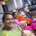 Annabharathi Berchmans Instagram – நேற்று(15.10.23) சுரண்டை அருகே சுப்பையாபுரத்தில்  நான் நடுவராகப்  பங்கேற்ற  நகைச்சுவை பட்டிமன்றம். நிகழ்ச்சியின் முடிவில் “குறுகுறு பாய்ஸ்” என்று புது டீமே செட்  ஆகிவிட்டார்கள்.. மிக்க மகிழ்ச்சி நன்றி 👍😍🎤
#Annabharathi #AnbudanAnnabharathi #pattimndram #comedypattimandram #Surandai #subbaiyapuram