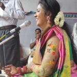 Annabharathi Berchmans Instagram - நேற்று (27.9.23)புளியங்குடி அருகே சுப்பிரமணியபுரத்தில் என் தலைமையிலான நகைச்சுவைப் பட்டிமன்றம். "நெஞ்சுக்கு நிறைவான மகிழ்ச்சியைத் தருவது சொத்து சுகமா? சொந்த பந்தமா?" என்ற தலைப்பில் பட்டிமன்றம் பேசினோம். அருமையான கிராமத்து வெள்ளேந்தியான ரசிகர்கள். அவர்களை சிரிக்க வைத்ததில் எங்களுக்கு மிகுந்த மன நிறைவு. மிக்க மகிழ்ச்சி ❤🎤🙏 #Annabharathi #AnbudanAnnabharathi #pattimandram #comedy #comedypattimandram #Puliyankudi