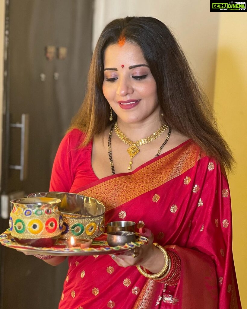 Antara Biswas Instagram - Such An Amazing Feeling… 🙏🙏… Blessed To Have You @vikrant8235 in my Life ❤️… #HAPPYKarwachauth 🙏… #longdistance #hubby #loveyou Thank You @deepakpathak663 for capturing me every moment… #greatsupport