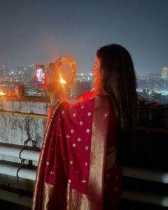 Antara Biswas Instagram - Such An Amazing Feeling… 🙏🙏… Blessed To Have You @vikrant8235 in my Life ❤️… #HAPPYKarwachauth 🙏… #longdistance #hubby #loveyou

Thank You @deepakpathak663 for capturing me every moment… #greatsupport