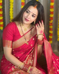 Antara Biswas Instagram - Such An Amazing Feeling… 🙏🙏… Blessed To Have You @vikrant8235 in my Life ❤️… #HAPPYKarwachauth 🙏… #longdistance #hubby #loveyou

Thank You @deepakpathak663 for capturing me every moment… #greatsupport