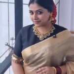 Anu Sithara Instagram - ഹൃദയം നിറഞ്ഞ കേരളപ്പിറവി ആശംസകൾ.🌸 💄 @pinkyvisal 👗 @asaniya_nazrin