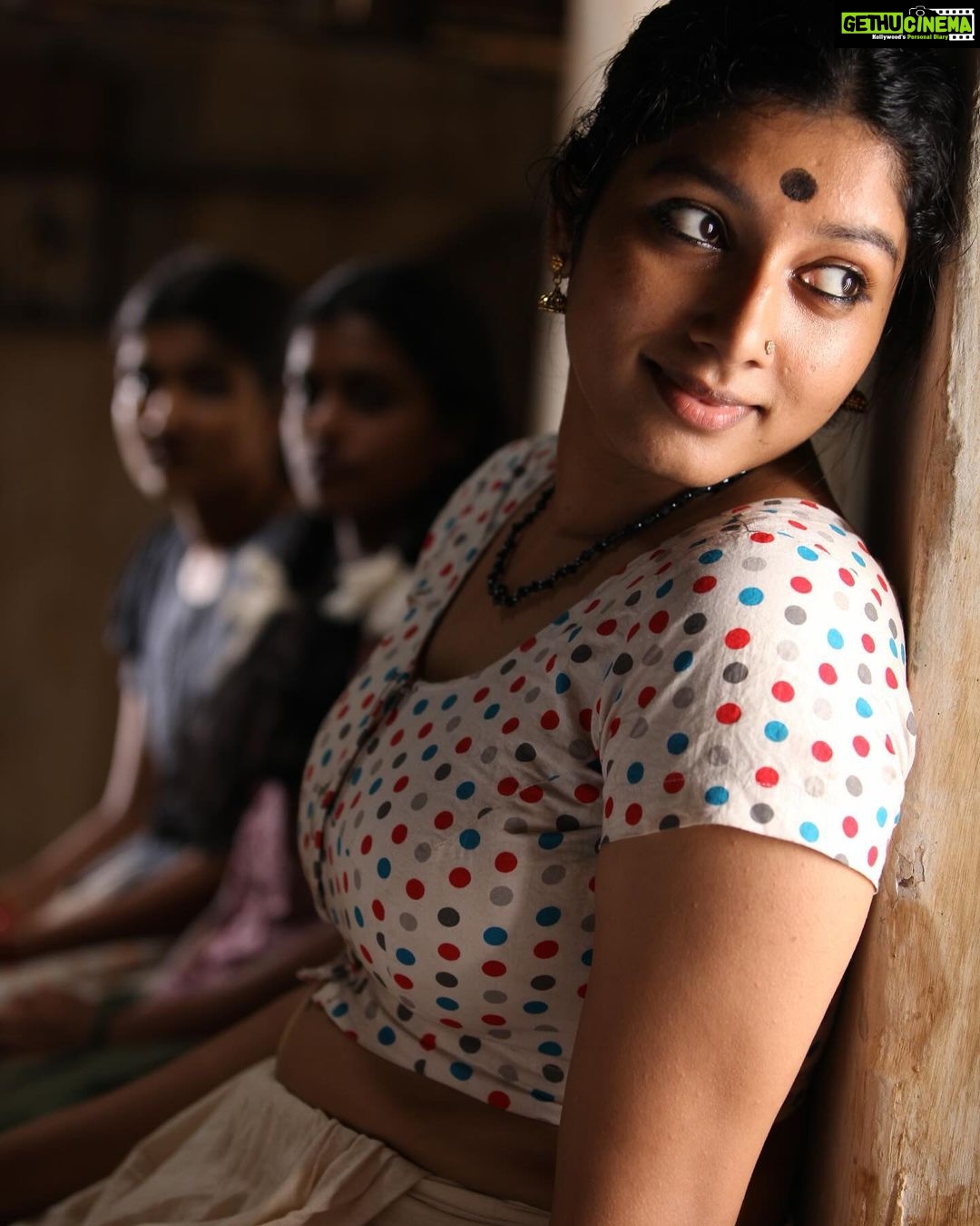Anumol Instagram - Thankamani is one of my favourite character from my first Malayalam movie, 'Ivan Megharoopan,' directed by P. Balachandran. Thankamani is a folk singer, a real-life character that I was fortunate to portray in a movie. I had the privilege to work with so many incredible technicians and artists on this film. It was a truly mindful learning experience. Balettan is no longer with us. I will always remember and am grateful to you Baletta. You made Thankamani beautiful and special. Clicks by @vin._.su (These clicks published on ‘ The Hindu ‘ newspaper along with @saraswathynagarajan got me my second movie offer ) #gratitude #myfirstmalayalammovie #ivanmegharoopan #thangamani #periodfilm #anumol #actorlife #throwback #bekind #spreadkindness